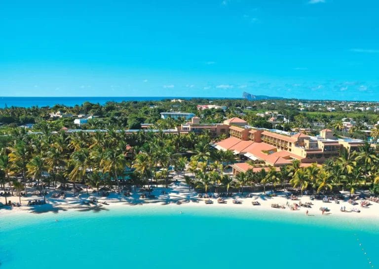 Una veduta aerea del resort sulla spiaggia Bravo Premium nei Caraibi.