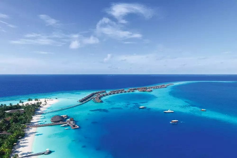 Una veduta aerea del resort BRAVO ALIMATHA alle Maldive.