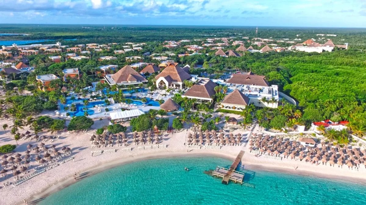 Una veduta aerea del lussuoso resort Bahia Principe in Messico.