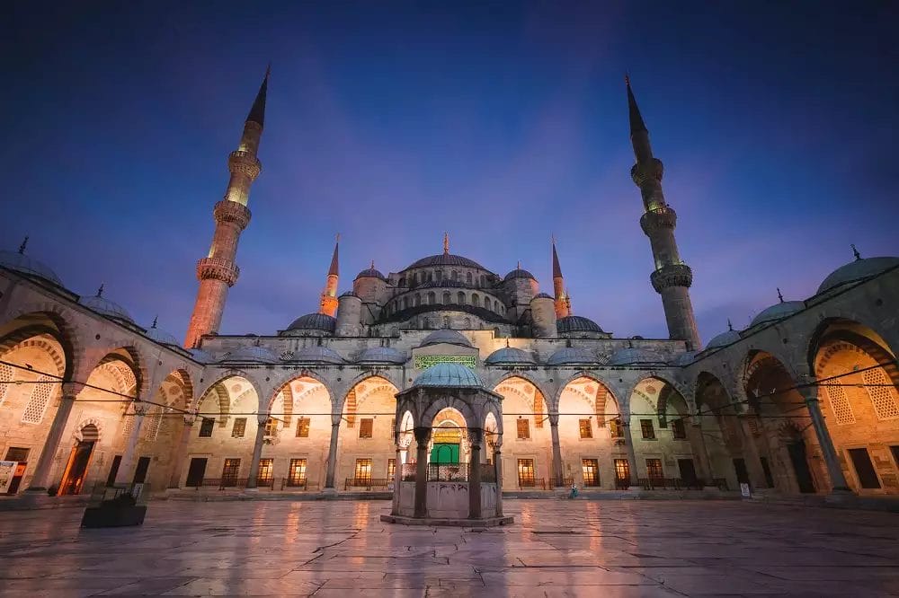 La Moschea Blu di Istanbul al tramonto, Tour Turchia.