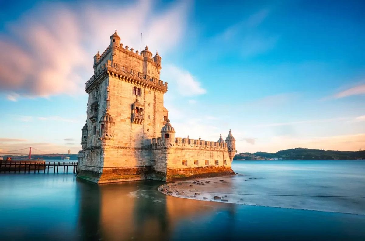 La Torre di Belém a Lisbona, in Portogallo, è una vera meraviglia che ogni turista dovrebbe includere nel proprio itinerario.